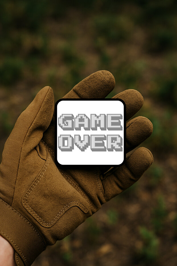شعار لعبة ريترو مكتوب عليه 'Game Over' باللون الرمادي / شارة / شعار - 1