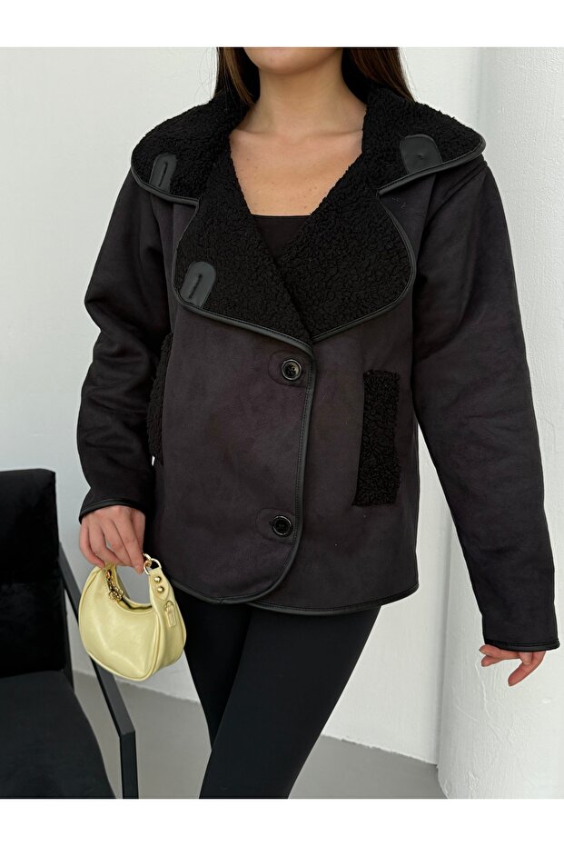 سترة من جلد الغزال مع جيوب مبطنة بالقطيفة وأزرار - 4