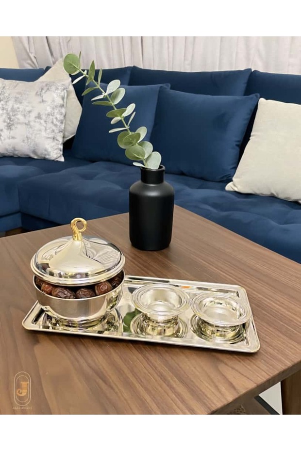 Two-tone tray set with dates