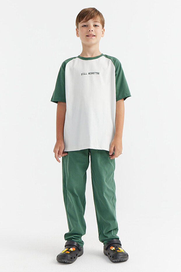 طقم بيجامة بطبعة نصية للأولاد - 2