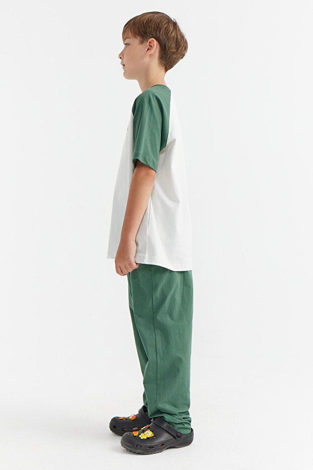 طقم بيجامة بطبعة نصية للأولاد - 4