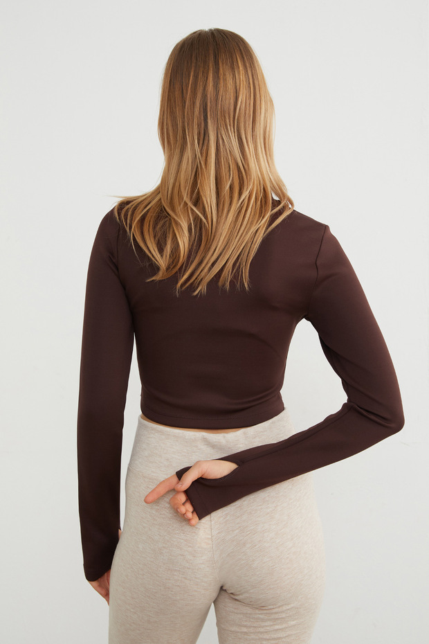 Basic Crew Neck Finger-Loop Crop Blouse - 7