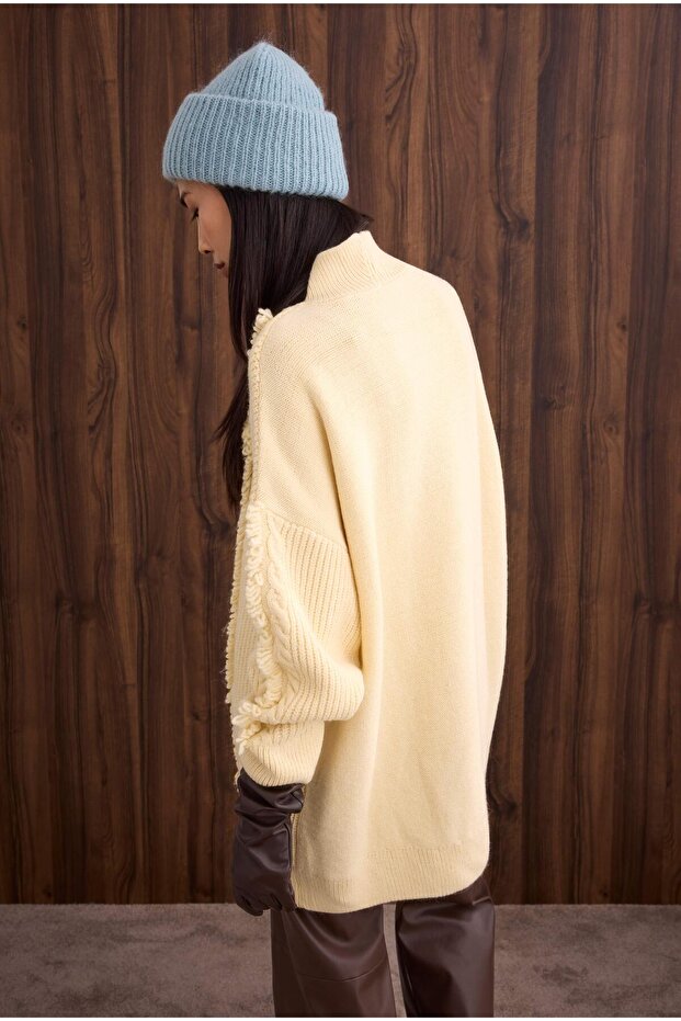 Püskül Detaylı Örme Kazak Tereyağ - 5