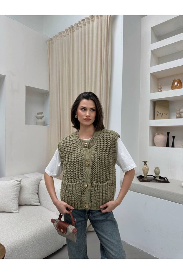 Women's Knitwear Button-Detail Vest