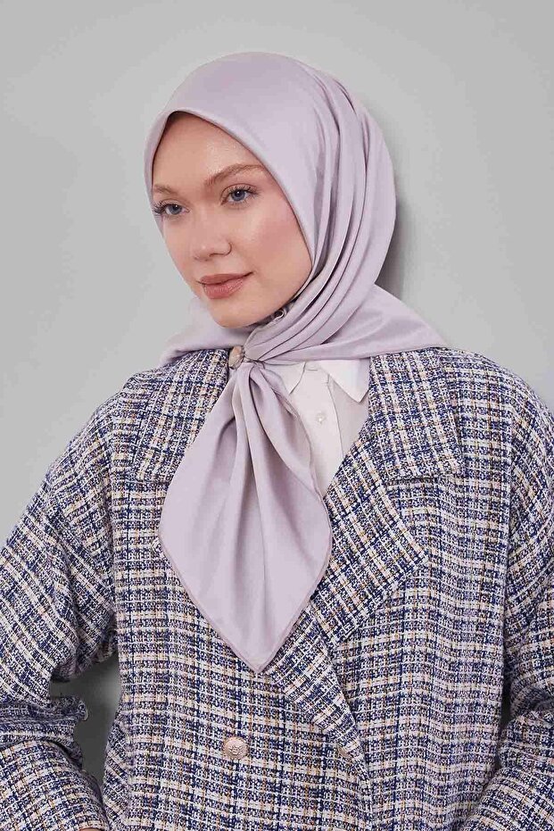 وشاح من نسيج التويل ذو اللون الرمادي السادة - 3