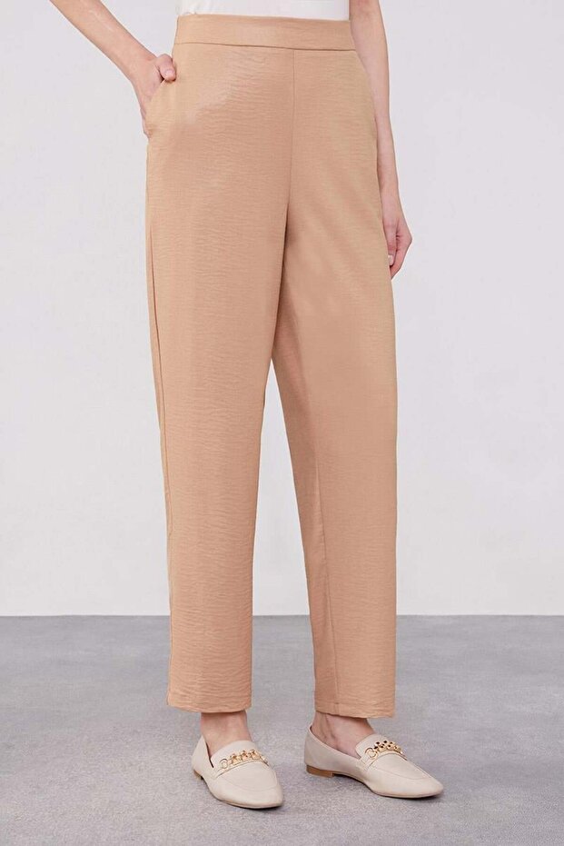 طقم Airobin مزدوج برقبة دائرية باللون البيج - 5