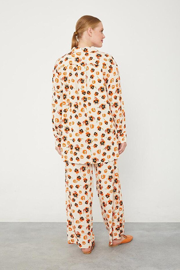 طقم علوي وسفلي منقوش باللون البيج البنفسجي - 6