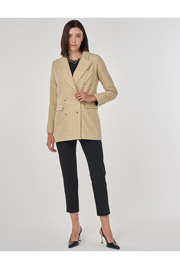 سترة بليزر بنمط منقوش باللون البيج - 2