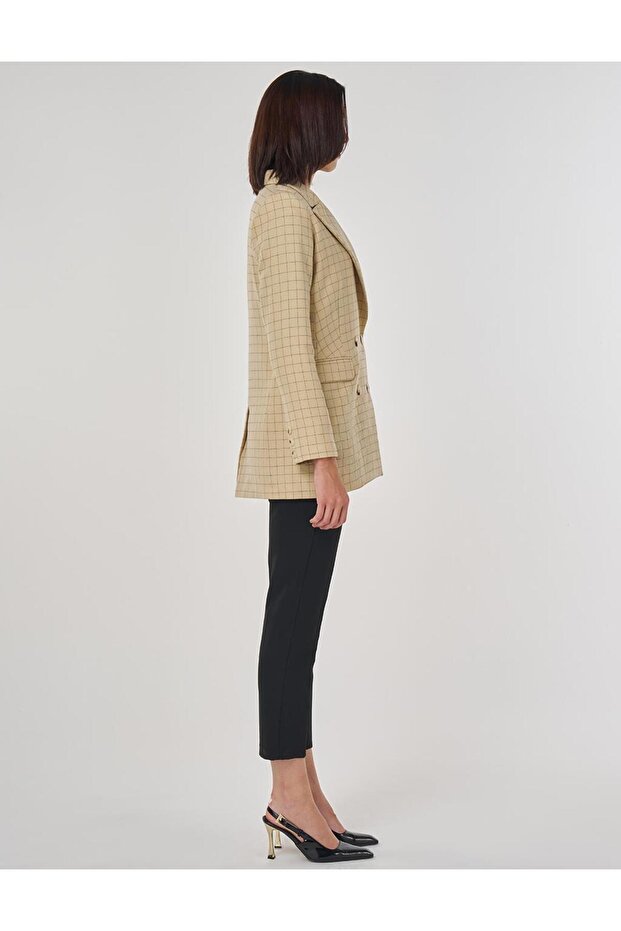 سترة بليزر بنمط منقوش باللون البيج - 6