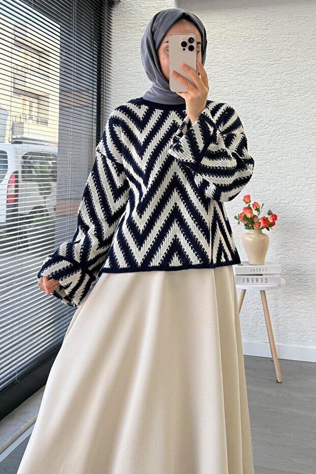 سترة تريكو قصيرة بنمط متعرج – أزرق داكن