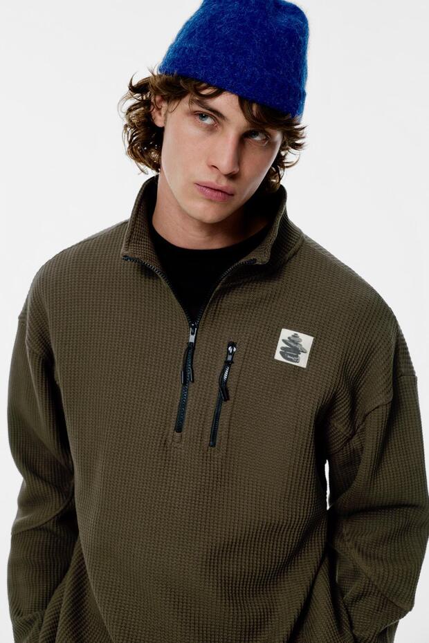 Fermuar yakalı grafik baskılı sweatshirt - 5