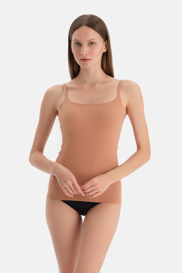 قميص داخلي مغطى باللون البني - 4