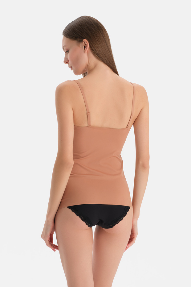 قميص داخلي مغطى باللون البني - 2