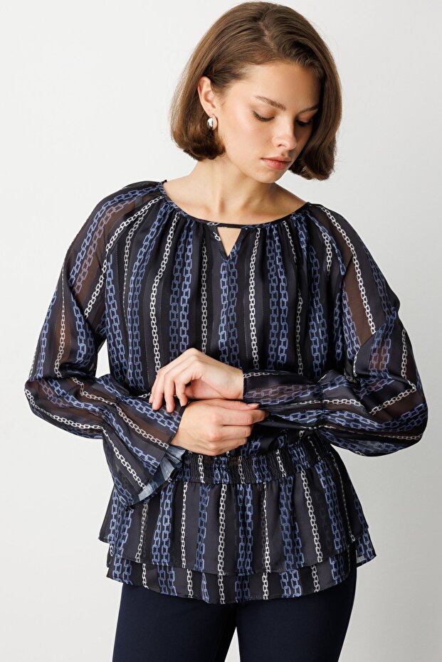 بلوزة شيفون منقوشة برباط عند الخصر - 2