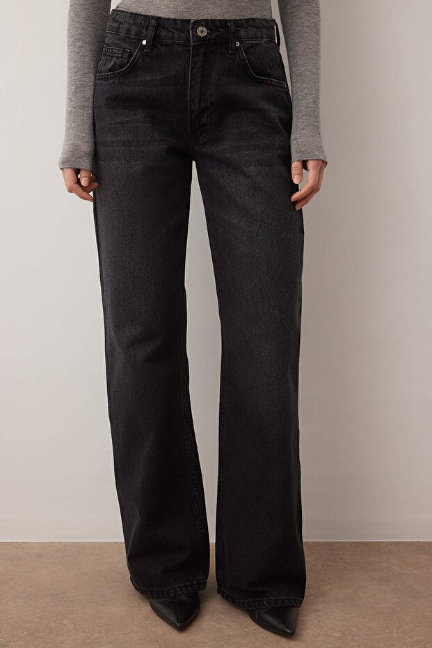 Czarne jeansy z niskim stanem i szerokimi nogawkami Wide Leg Jeans TWOAW26JE00075 - 3