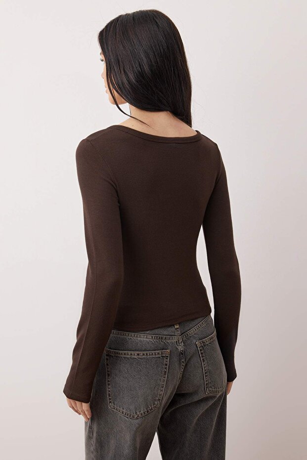 Koyu Kahverengi Önü Full Çıtçıtlı Fitted/Vücuda Oturan Örme Bluz TWOAW26BZ00193 - 4