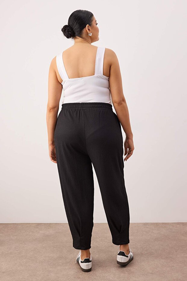 Siyah Havuç Fit Beli Lastikli Örme Büyük Beden Pantolon TBBSS23AR00002 - 6