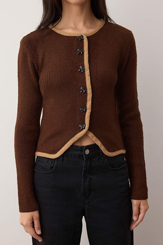 Kahverengi Fitted/Vücuda Oturan Kurdele Detaylı Crop Triko Hırka TWOAW26HI00173 - 3