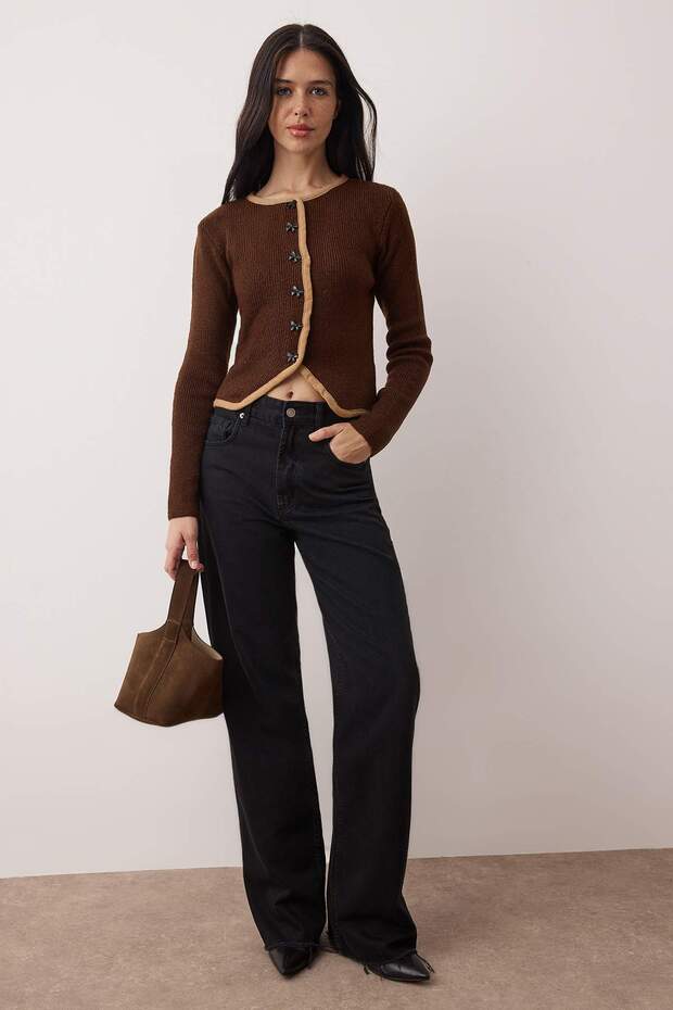 Kahverengi Fitted/Vücuda Oturan Kurdele Detaylı Crop Triko Hırka TWOAW26HI00173 - 2