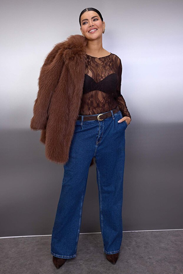 Kahverengi Regular Fit Kayık Yaka Dantel Örme Büyük Beden Bluz TBBAW26AF00031 - 1