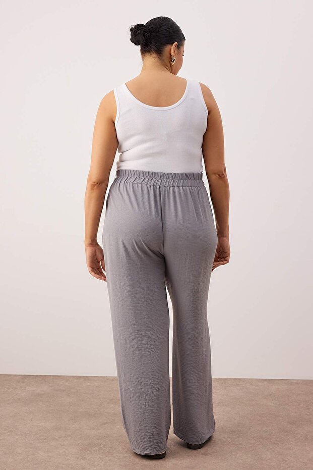 Gri Mevsimlik Wide Leg Yüksek Bel Pileli Dokuma Kumaş Pantolon TBBSS22PL0448 - 4