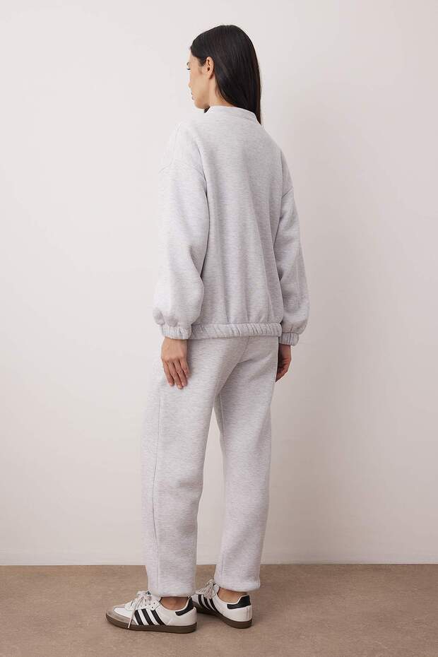 Graues 3-teiliges Trainingsanzug-Set aus Baumwoll-T-Shirt, Jogginghose und Sweatshirt mit Stehkragen und Reißverschluss TWOAW26EM00018 - 5