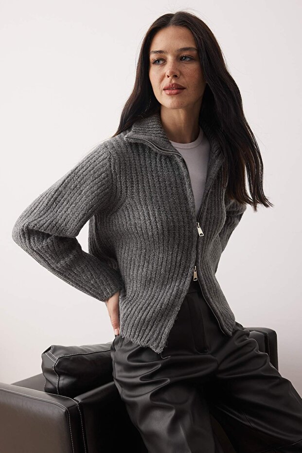 Wardrobe Essentials Antrasit Fermuarlı Yumuşak Dokulu Geniş Kalıp Triko Hırka|TWOAW26HI00049 - 1