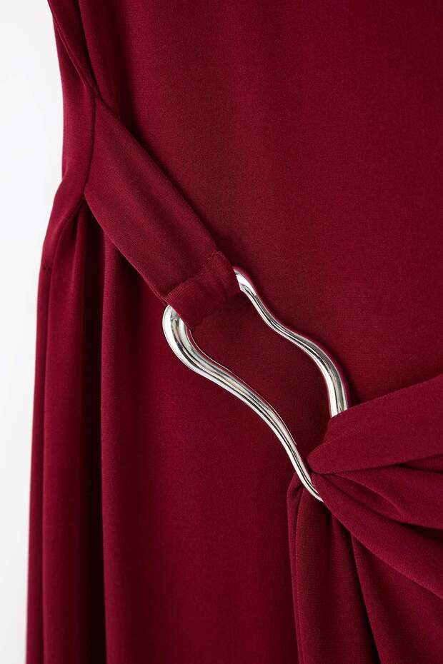 Bordo Bodycon Midi Aksesuar Detaylı Örme Büyük Beden Elbise TBBSS25AH00248 - 6