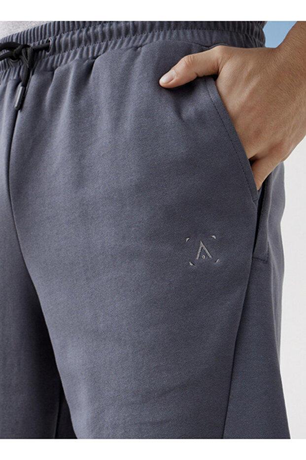 شورتات الأداء المقسمة - 4