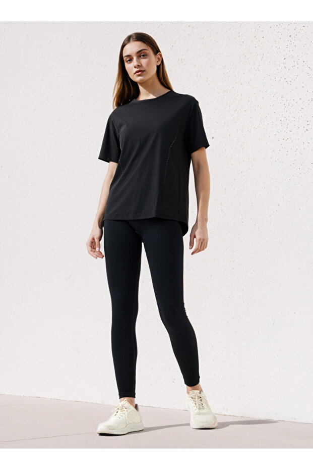 تي شيرت رياضي بمقاس عادي - 2