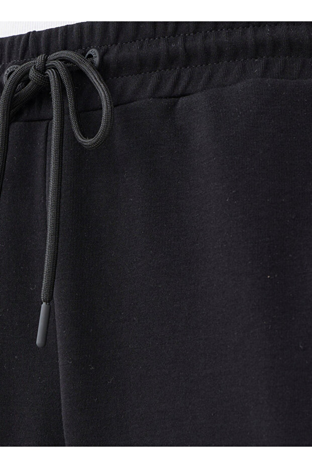 بنطال رياضي بطبعة شعار مع جيوب - 4