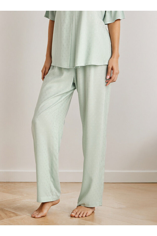 طقم بيجامة (قميص وبنطال بأزرار) من الفيسكوز - 4