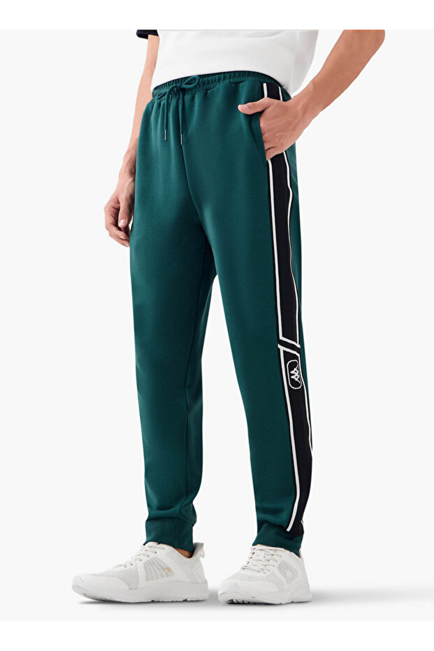 بنطال رياضي بطبعة شعار مع رباط للإغلاق - 1