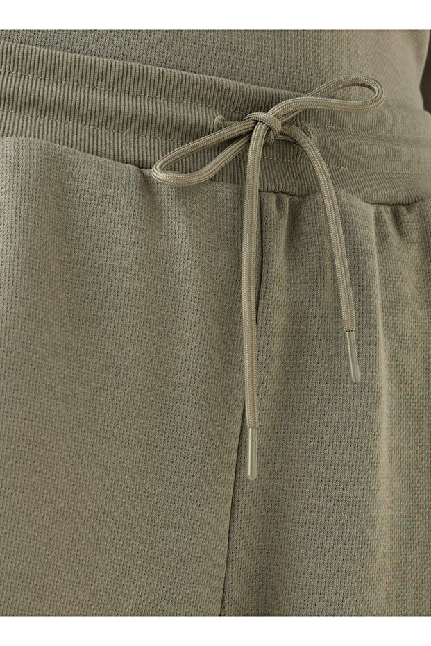 بنطال رياضي بطبعة شعار مع جيوب - 4