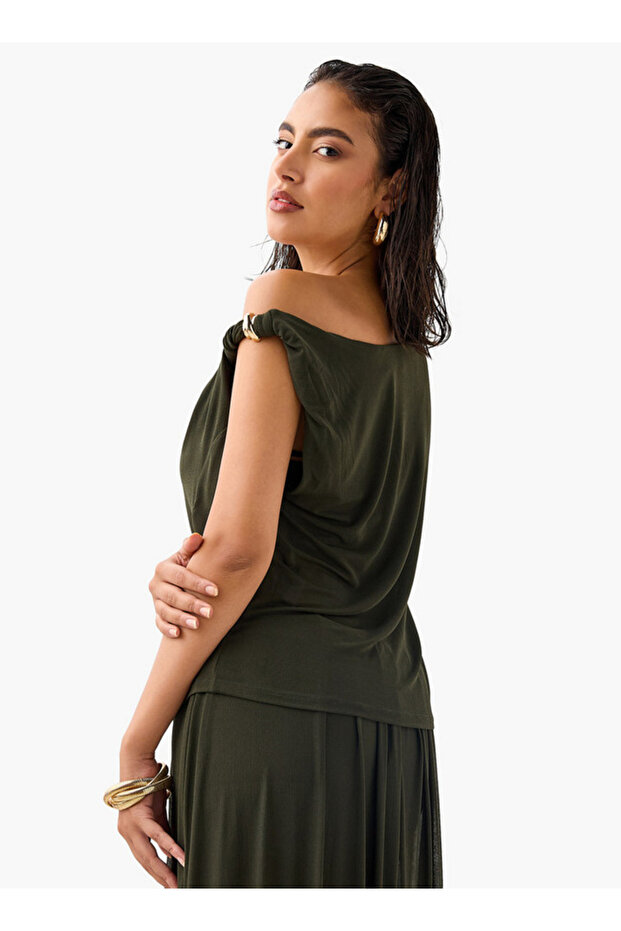 بلوزة مكشكشة بكتف واحد - 3