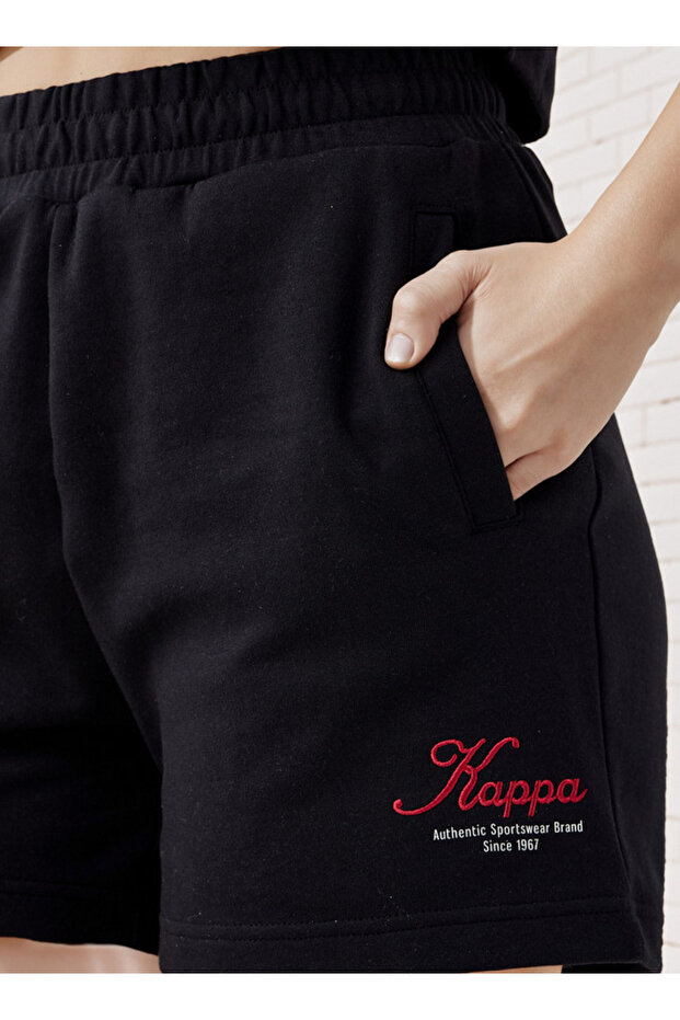 شورت مطبوع عليه شعار كابا - 4