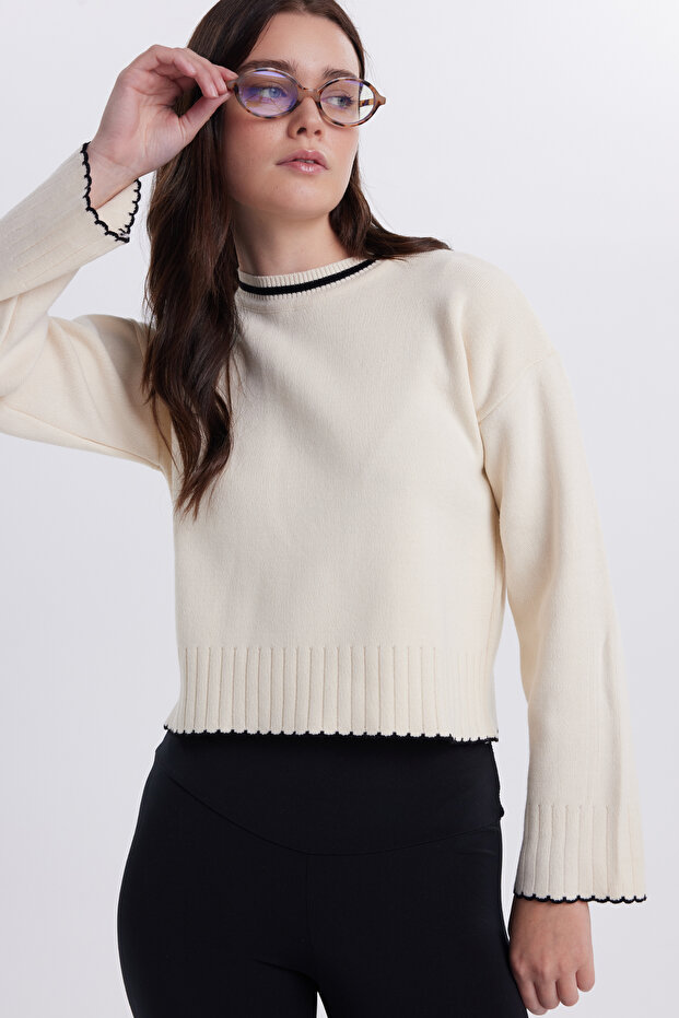 Women's Oversize Wide Cut Crew Neck Striped White Sweater