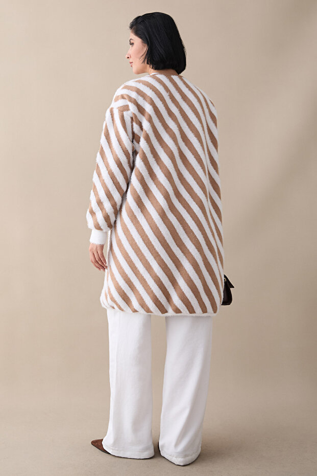 Şeritli Tüylü Camel Triko Hırka - 4