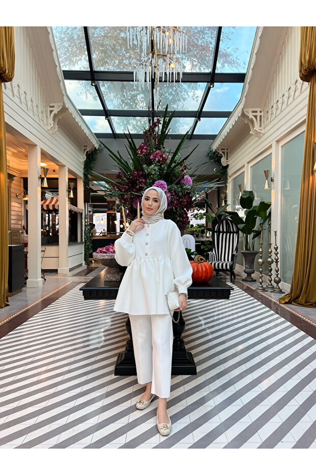 بدلة كريب بأزرار من الحجر الأبيض - 6