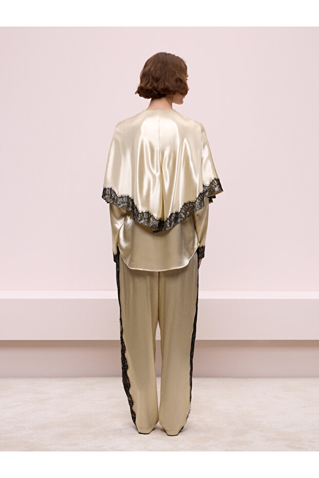 Dantel Detaylı Bej Bluz - 3