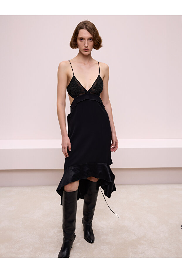 Fırfır ve İşlemeli Siyah Elbise - 2