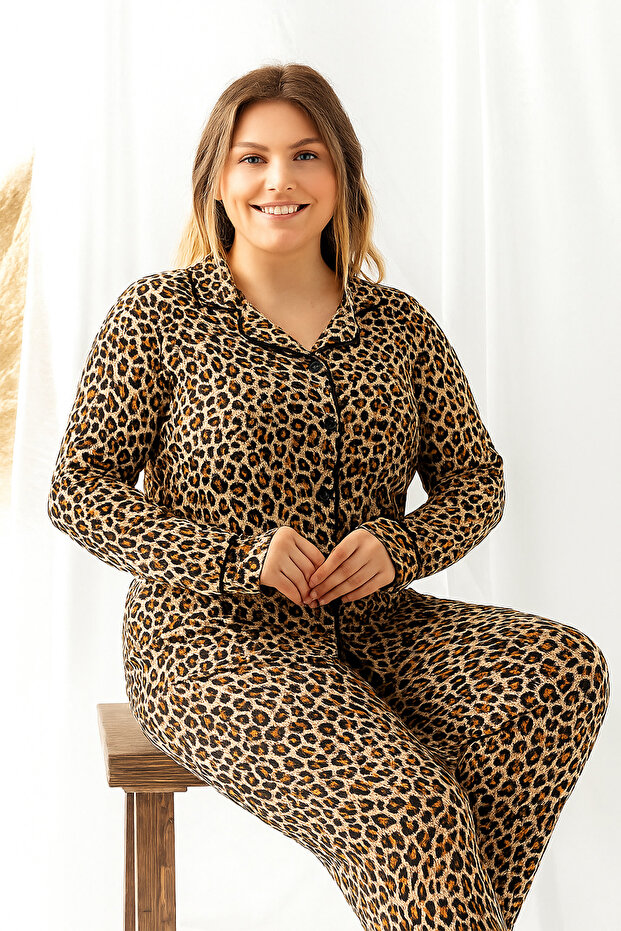 Plus Size Winter Buttoned Plaid Pattern New Year Themed Women's Suede Pajama Set