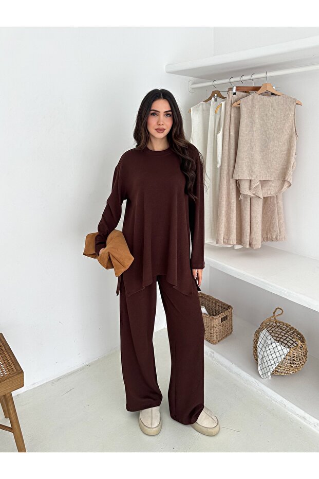 Crew Neck, Long Sleeves, Tunic with Side Slit Detail. Elastic Waist Long Pants.
