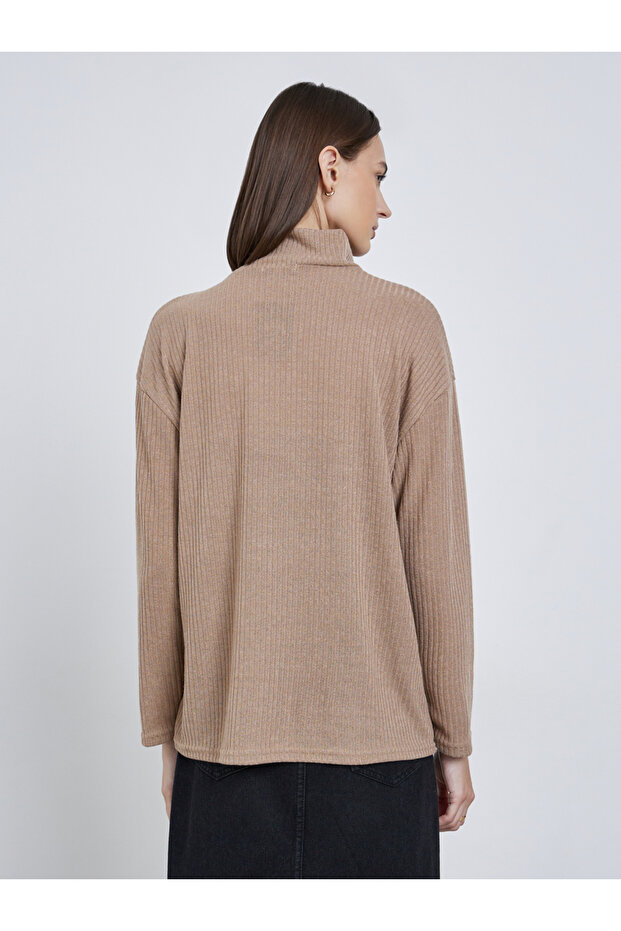 سويت شيرت كاكي سادة مضلع - 4