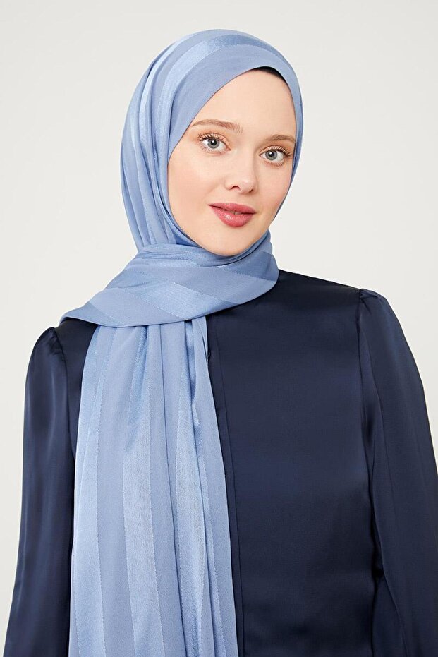 شال طوكيو مخطط باللون الأزرق من الدنيم
