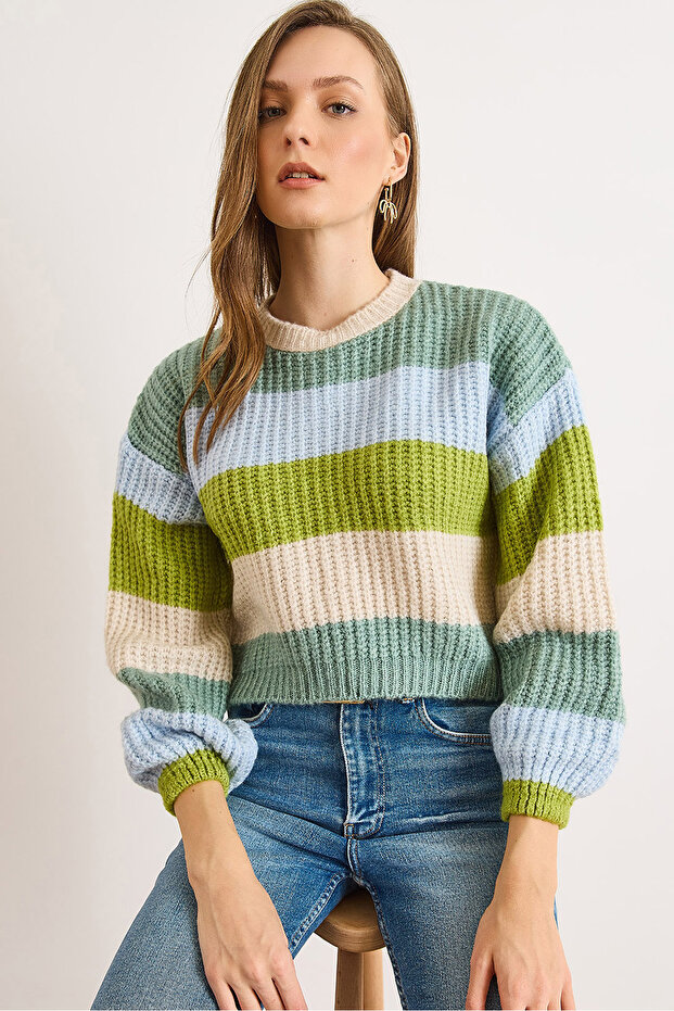 Women's Mint Green Striped Soft Textured Crop Knit Sweater Kzk-19001055