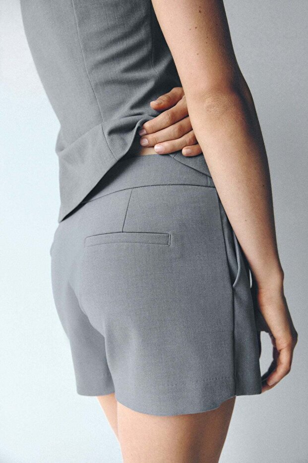 تنورة قصيرة مصممة خصيصًا - 3