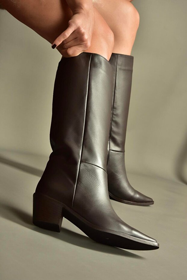 V654082103 Brown Genuine Leather Thick Heeled Women's Boots
