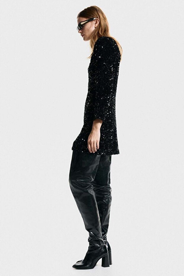 فستان قصير مرصع بالترتر - 2