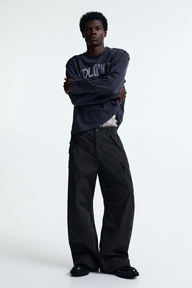 Loose Fit Cargo trousers